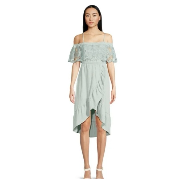 No Boundaries Dresses & Skirts - Elegant Off-Shoulder Ruffle Lace Dress Sz Small
